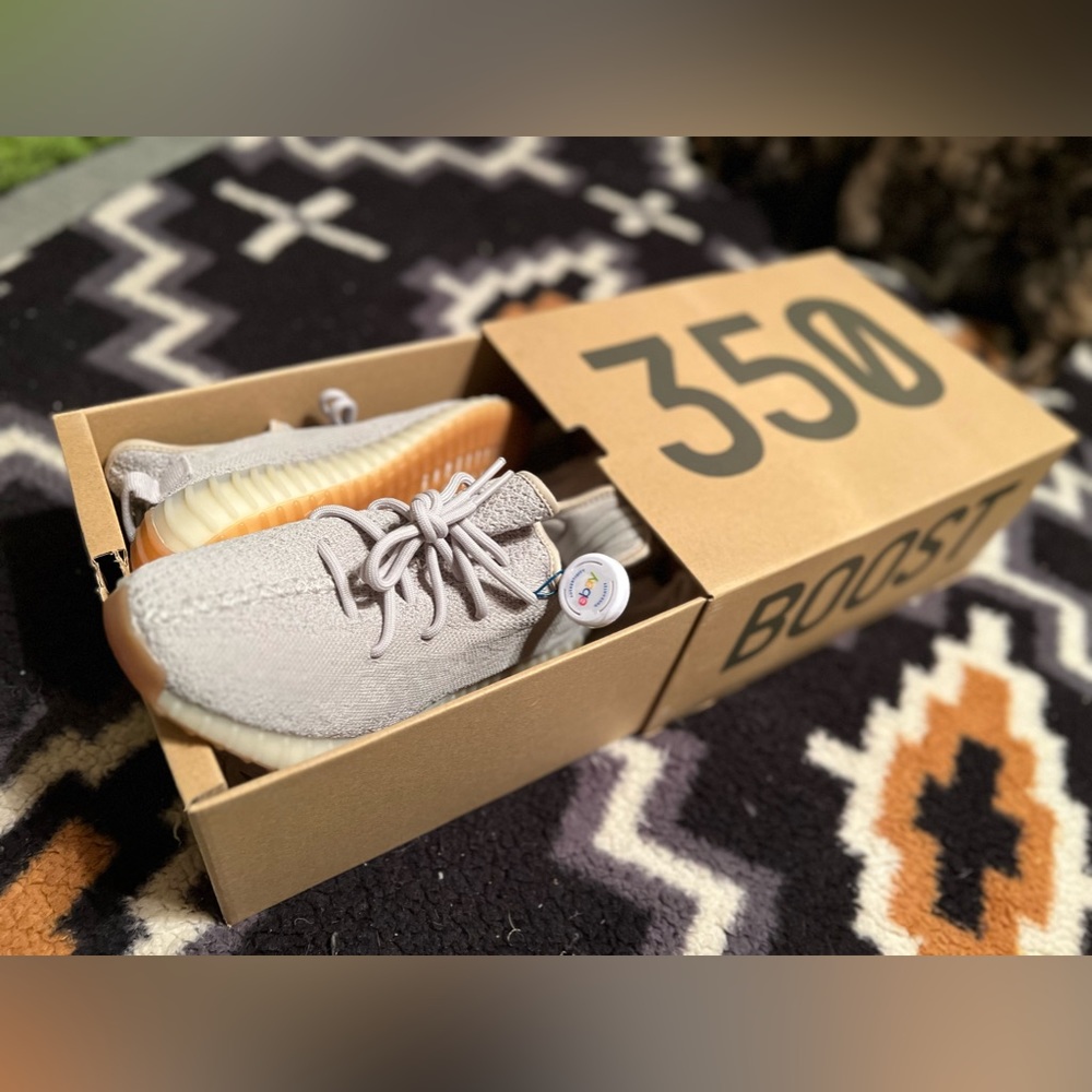 NWB Yeezy Boost 350 v2 Sesame